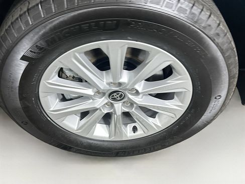 Used 2025 Toyota Grand Highlander AWD image 11