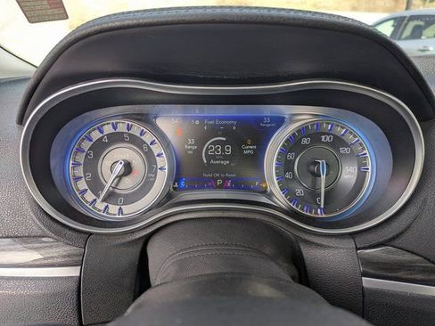 Used 2022 Chrysler 300 Touring w/ Sport Appearance Package image 20