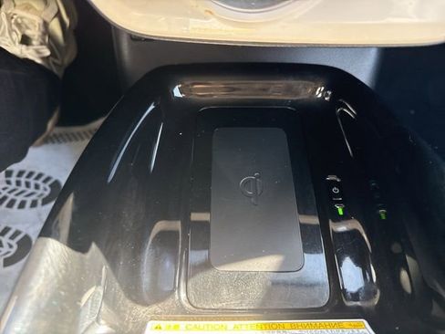 Used 2018 Toyota Prius Prime Premium image 17