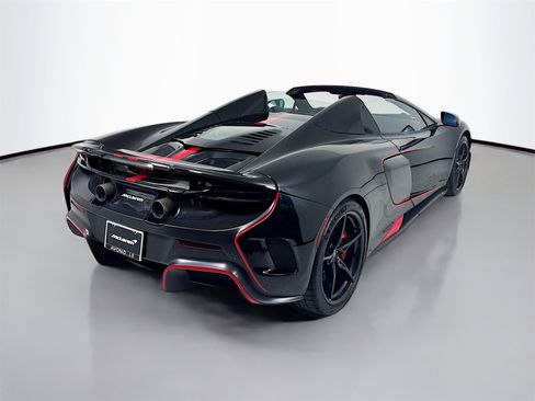 Used 2016 McLaren 675LT Spider image 7