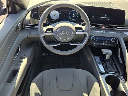 Certified 2025 Hyundai Elantra SEL image 13