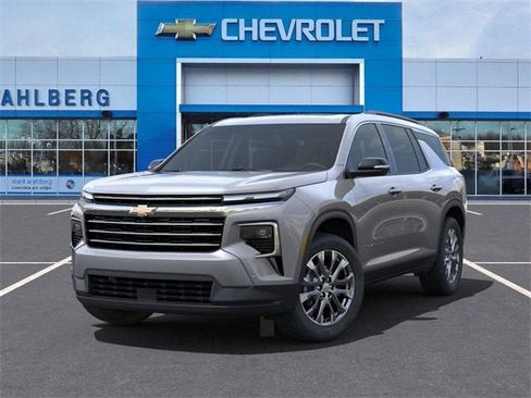 New 2025 Chevrolet Traverse LT w/ Enhanced Driving Package image 6