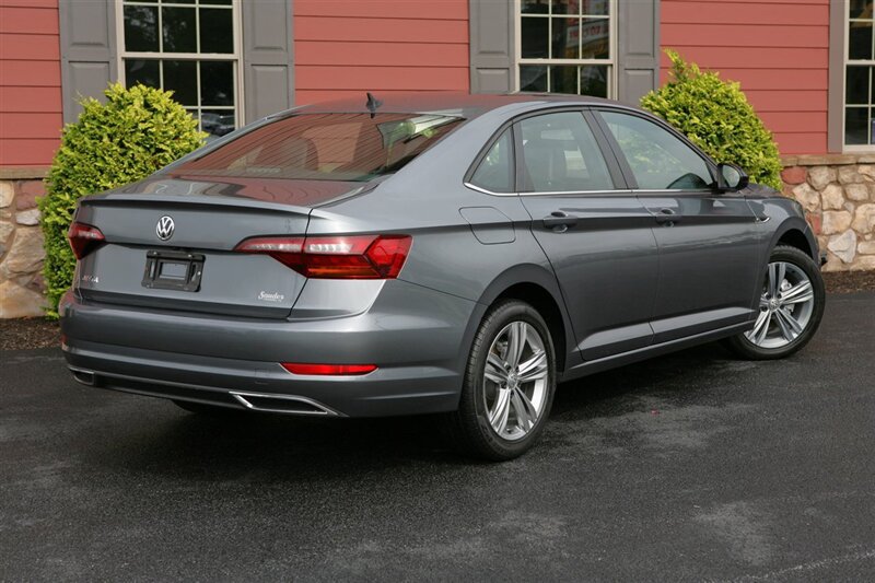 Used 2019 Volkswagen Jetta R-Line FWD image 4