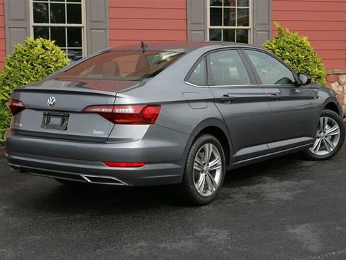 Used 2019 Volkswagen Jetta R-Line FWD image 4