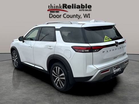 Used 2025 Nissan Pathfinder Platinum image 3