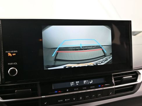 Used 2025 Toyota Sienna XLE image 24