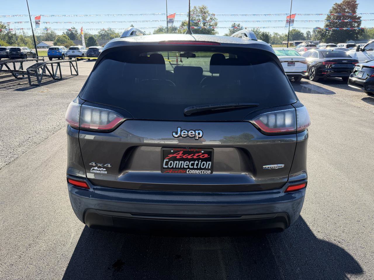 Used 2019 Jeep Cherokee Latitude Plus w/ Cold Weather Group AWD/4WD image 5