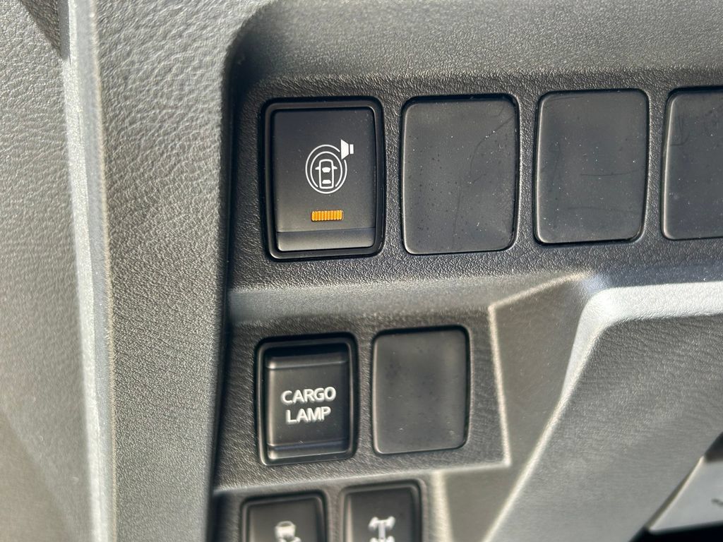 Used 2026 Nissan Frontier PRO-4X AWD/4WD image 25