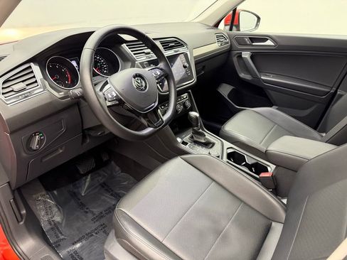 Used 2019 Volkswagen Tiguan SE w/ Panoramic Sunroof Package image 4