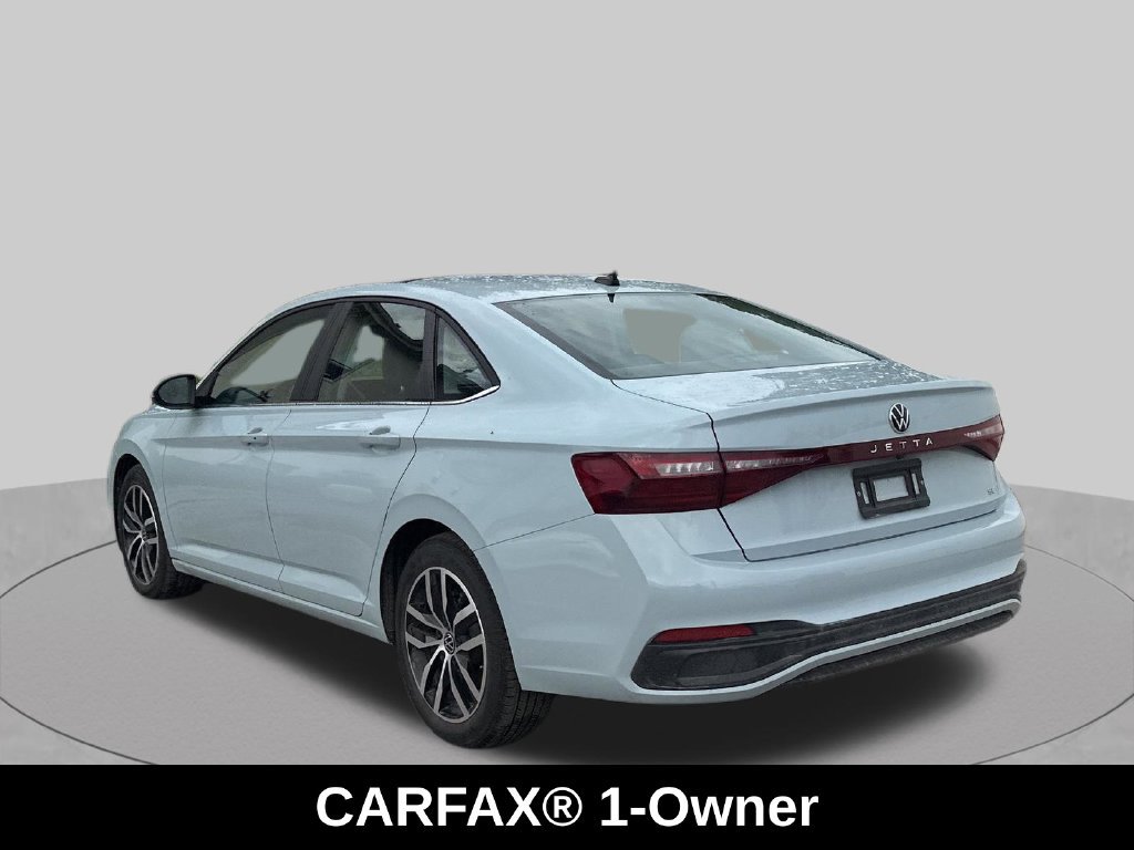 Used 2025 Volkswagen Jetta SE w/ Sunroof Package FWD image 4