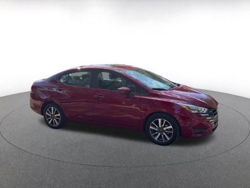 Used 2025 Nissan Versa SV image 2