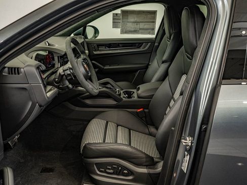 New 2026 Porsche Cayenne S image 5