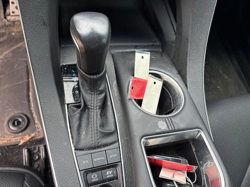 Used 2022 Toyota Avalon XSE FWD image 18