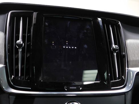Used 2022 Volvo V90 B6 Cross Country AWD/4WD image 36