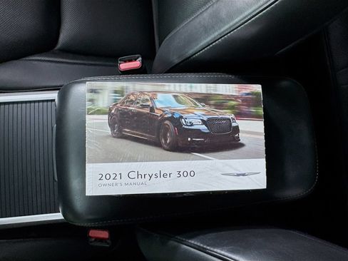 Used 2021 Chrysler 300 Touring L RWD image 31