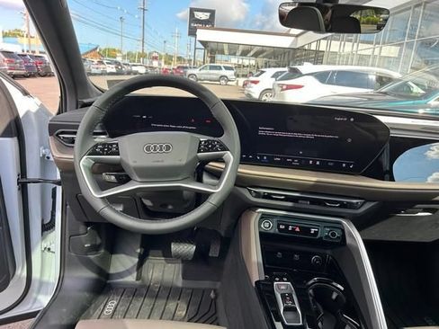 Used 2025 Audi Q5 Premium Plus w/ Premium Plus AWD/4WD image 13