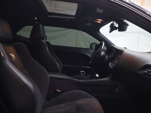 Used 2019 Dodge Challenger R/T Scat Pack w/ Shaker Package RWD image 9
