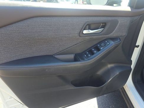 Used 2022 Nissan Rogue SV FWD image 14