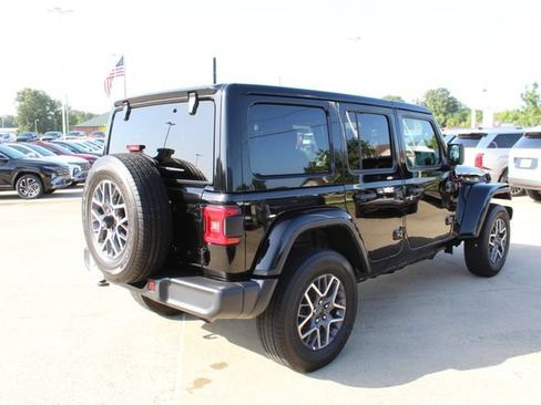Used 2025 Jeep Wrangler Unlimited Sahara AWD/4WD image 8