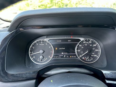 Used 2024 Nissan Pathfinder SL w/ SL Premium Package FWD image 19