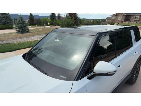 Used 2025 Rivian R1S Premium AWD/4WD image 8