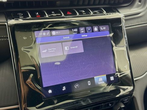 New 2025 Jeep Grand Cherokee Altitude image 40