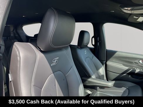 New 2026 Chrysler Pacifica Select w/ S Appearance Package FWD image 17