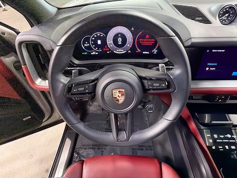 Certified 2024 Porsche Cayenne AWD/4WD image 39