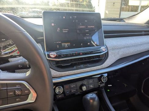 Used 2024 Jeep Compass Latitude image 16