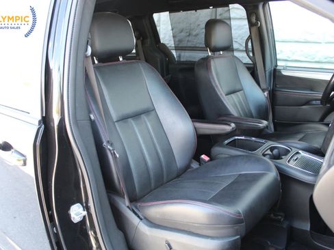 Used 2018 Dodge Grand Caravan GT image 32