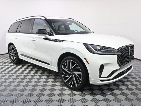 New 2026 Lincoln Aviator Black Label w/ Jet Appearance Package AWD/4WD image 8