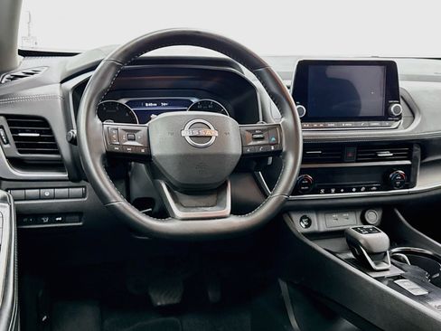 Used 2025 Nissan Rogue SV FWD image 18