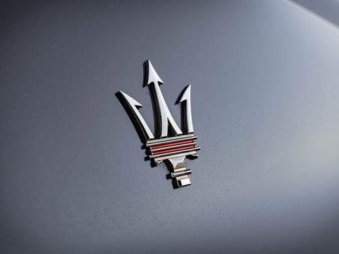 Used 2022 Maserati Levante Trofeo image 6