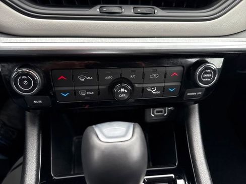 Used 2024 Jeep Compass Limited image 16