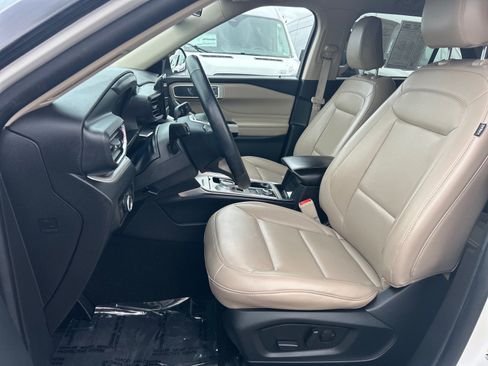 Used 2023 Ford Explorer XLT w/ Equipment Group 202A AWD/4WD image 9