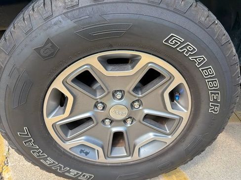 Used 2014 Jeep Wrangler Unlimited Sport AWD/4WD image 6