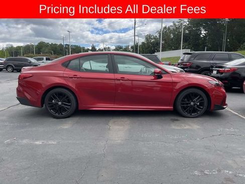 Used 2025 Toyota Camry SE FWD image 12