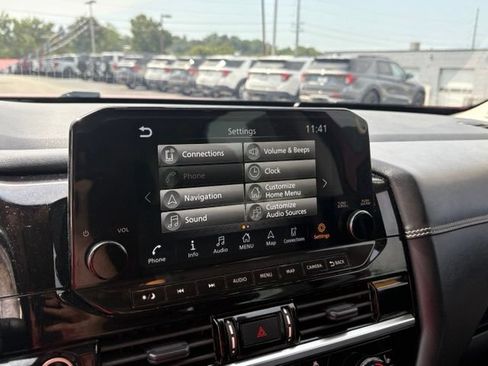 Used 2023 Nissan Pathfinder Platinum AWD/4WD image 18