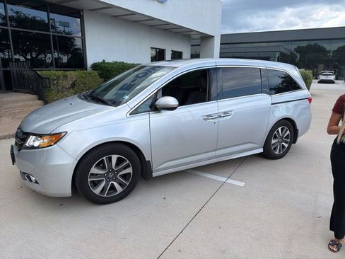Used 2014 Honda Odyssey Touring image 1