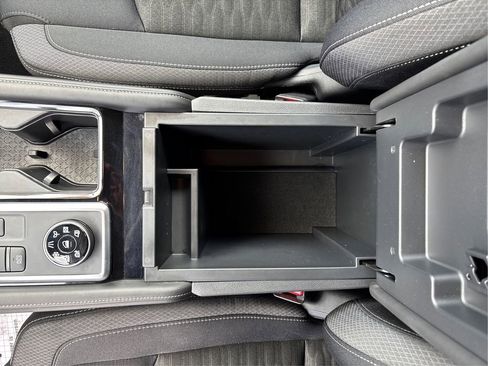 Used 2025 Nissan Pathfinder SV image 21