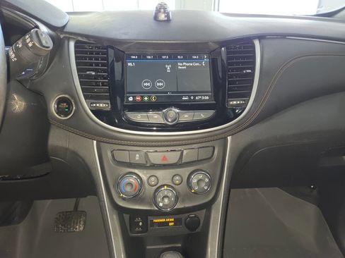 Used 2019 Chevrolet Trax LT w/ LT Convenience Package FWD image 31