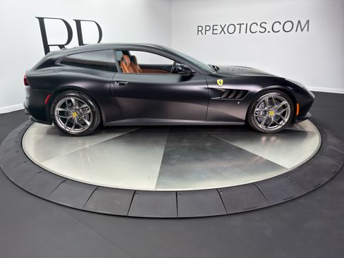 Used 2018 Ferrari GTC4Lusso T RWD image 10