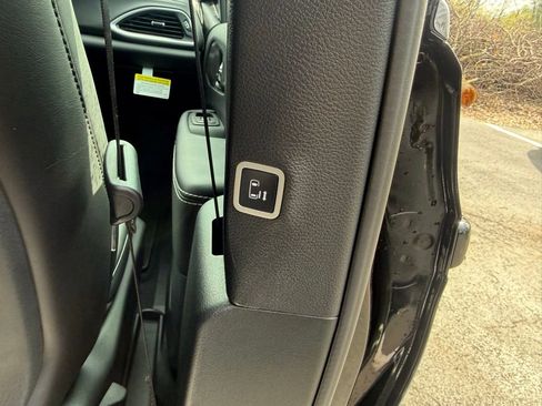 New 2026 Chrysler Pacifica Select image 61