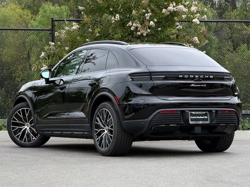 Used 2025 Porsche Macan 4S Electric AWD/4WD image 3