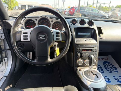 Used 2006 Nissan 350Z Grand Touring RWD image 4