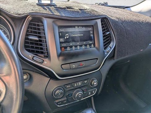 Used 2019 Jeep Cherokee Latitude Plus image 11