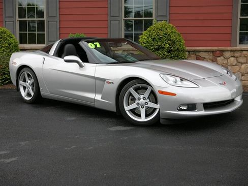 Used 2007 Chevrolet Corvette Coupe w/ Performance Package RWD image 11