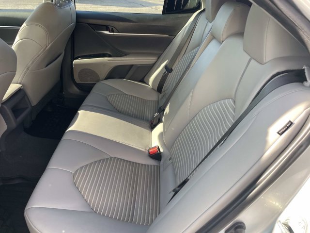 Used 2020 Toyota Camry SE w/ Convenience Package FWD image 13