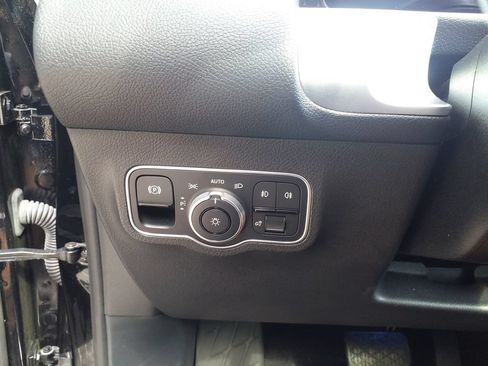 Certified 2024 Mercedes-Benz GLB 250 image 21