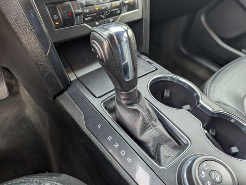 Used 2018 Ford Explorer XLT w/ Equipment Group 202A AWD/4WD image 14